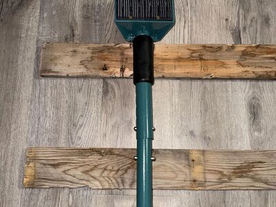 Carpet Stretcher, adjustable, barely used