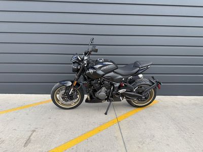2026 Triumph Trident 800 Jet black