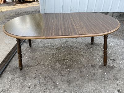 Vintage Oval Dining Table - Wood Grain Top & Turned Legs