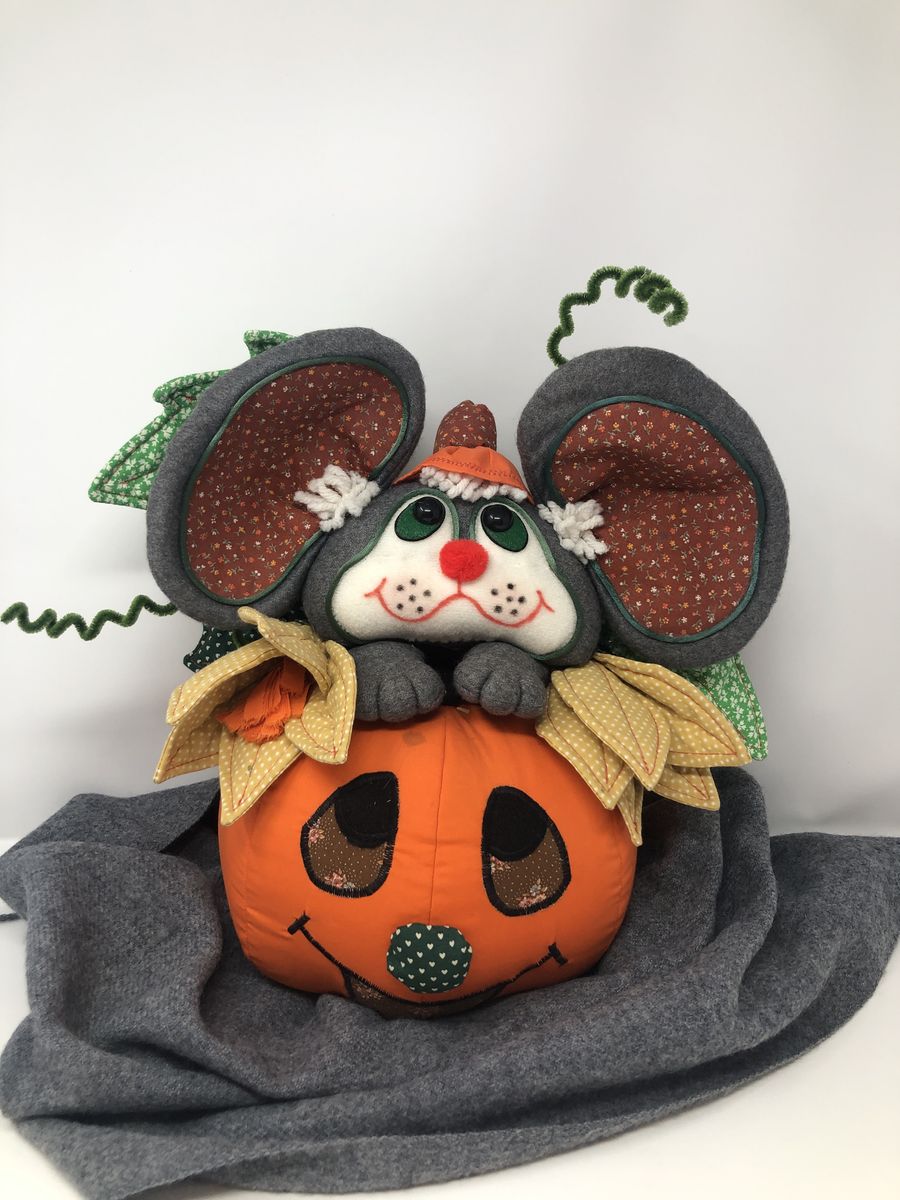 Adorable Halloween Mouse + Pumkin Decoration