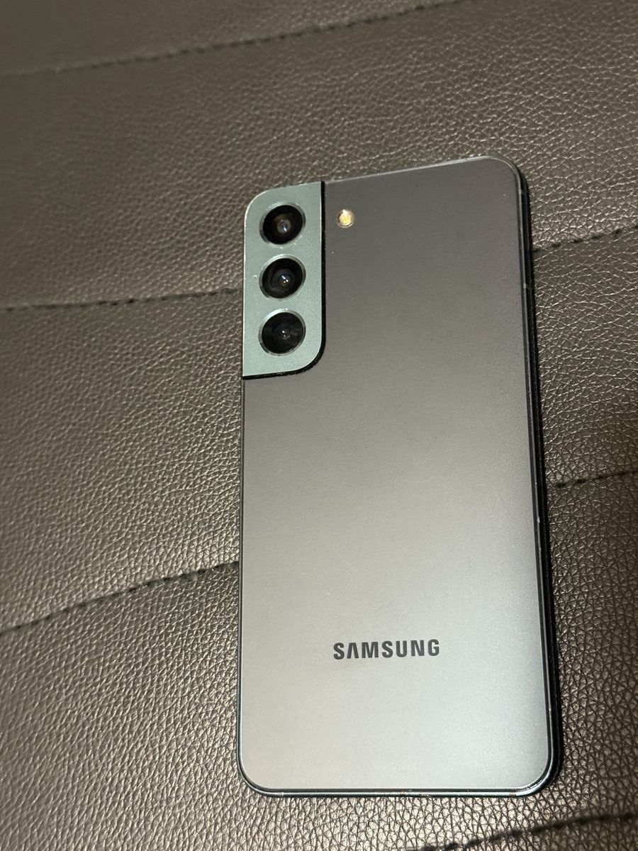 Samsung Galaxy S22 5G , use AT&T and cricket carrier