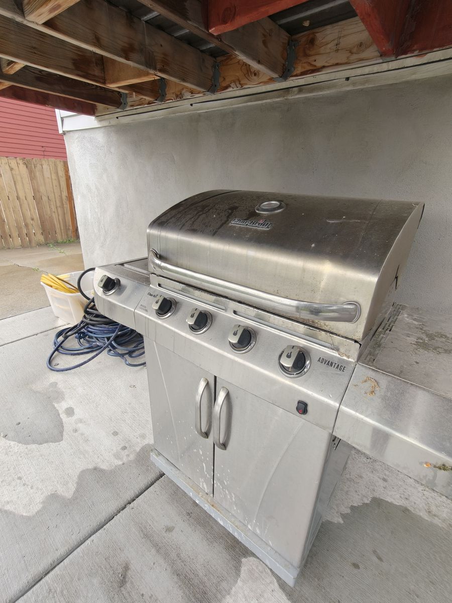 Gas barbeque grill