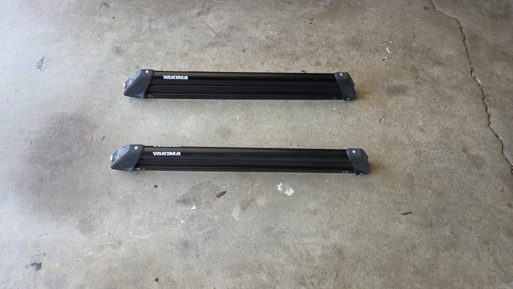 Yakima PowderHound Ski & Snowboard Roof Rack (Bars Only – No Clamps/Keys)