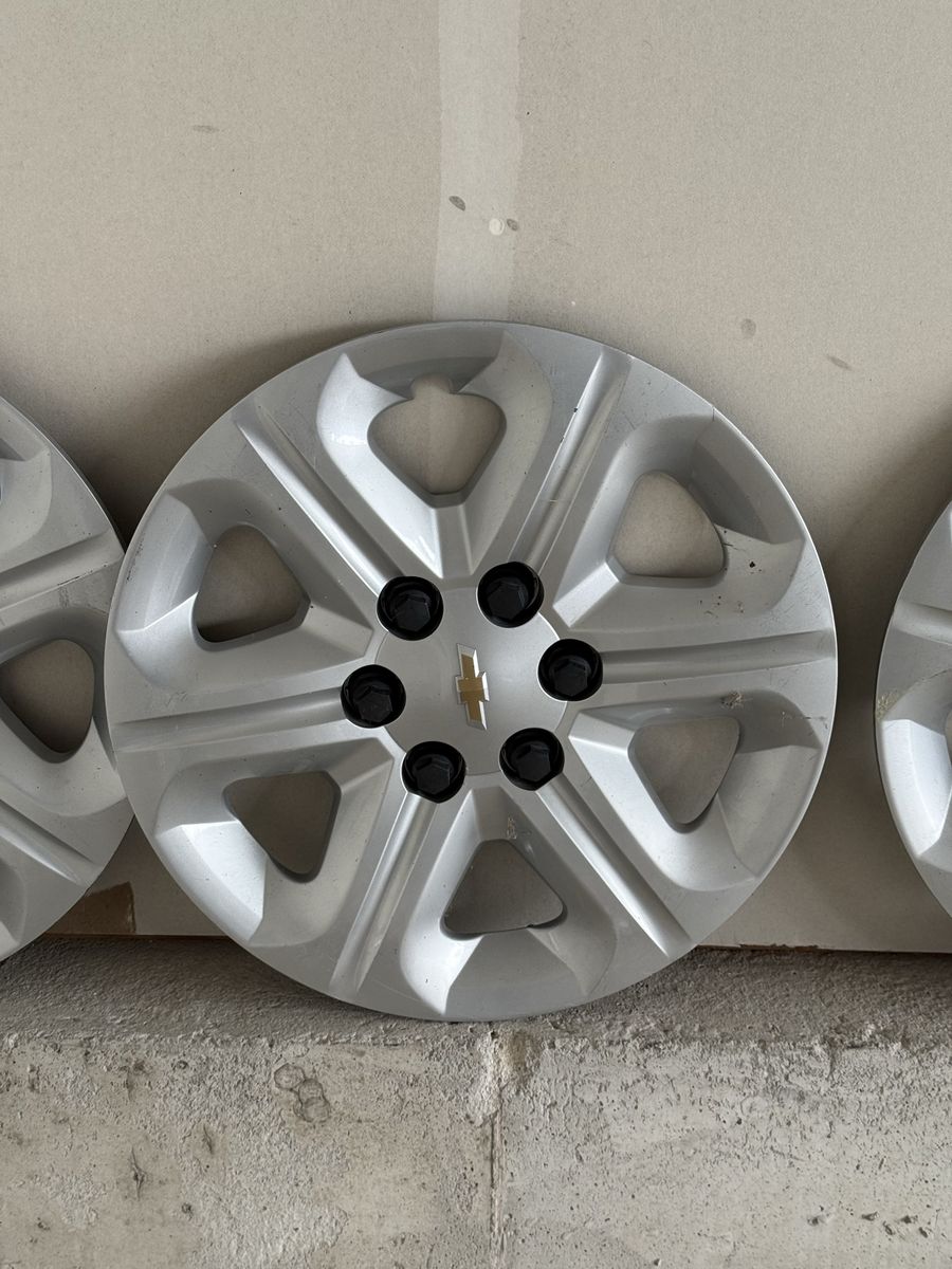 Chevrolet traverse 2011- 2016  17”Hubcaps/Wheel Covers with Gold Bowtie Logo - Set of 4