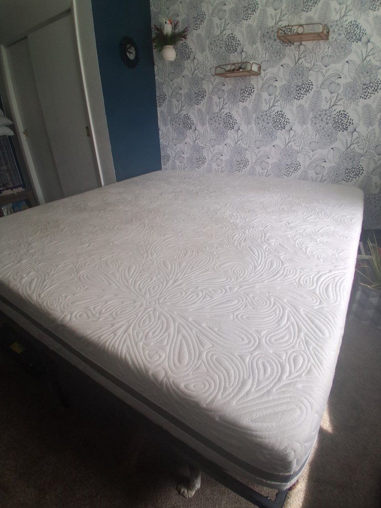 Sealy Posturepedic king size mattress and frame