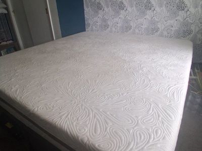 Sealy Posturepedic king size mattress and frame