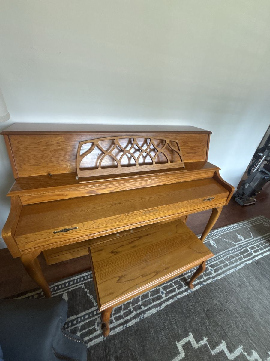 *Free* Baldwin Vintage Upright Spinet Piano with Matching Bench - Natural Wood Finish