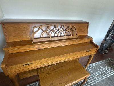 *Free* Baldwin Vintage Upright Spinet Piano with Matching Bench - Natural Wood Finish