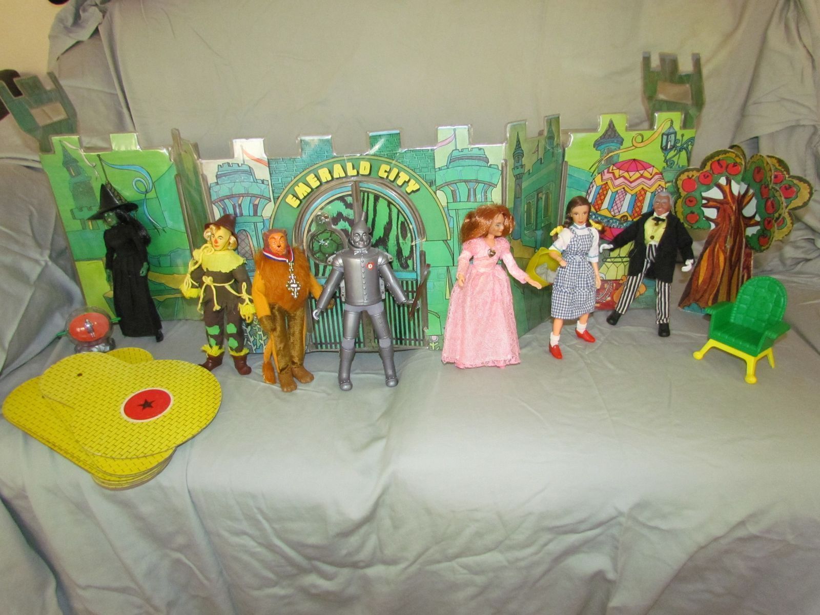 Vtg 1974 Mego "Wizard Of Oz" Emerald City Playset w/Full Cast of Figures L@@K