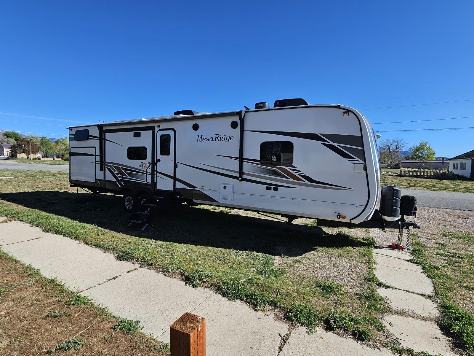 2023 Highland Ridge Mesa Ridge 330BHS (Lots of upgrades)