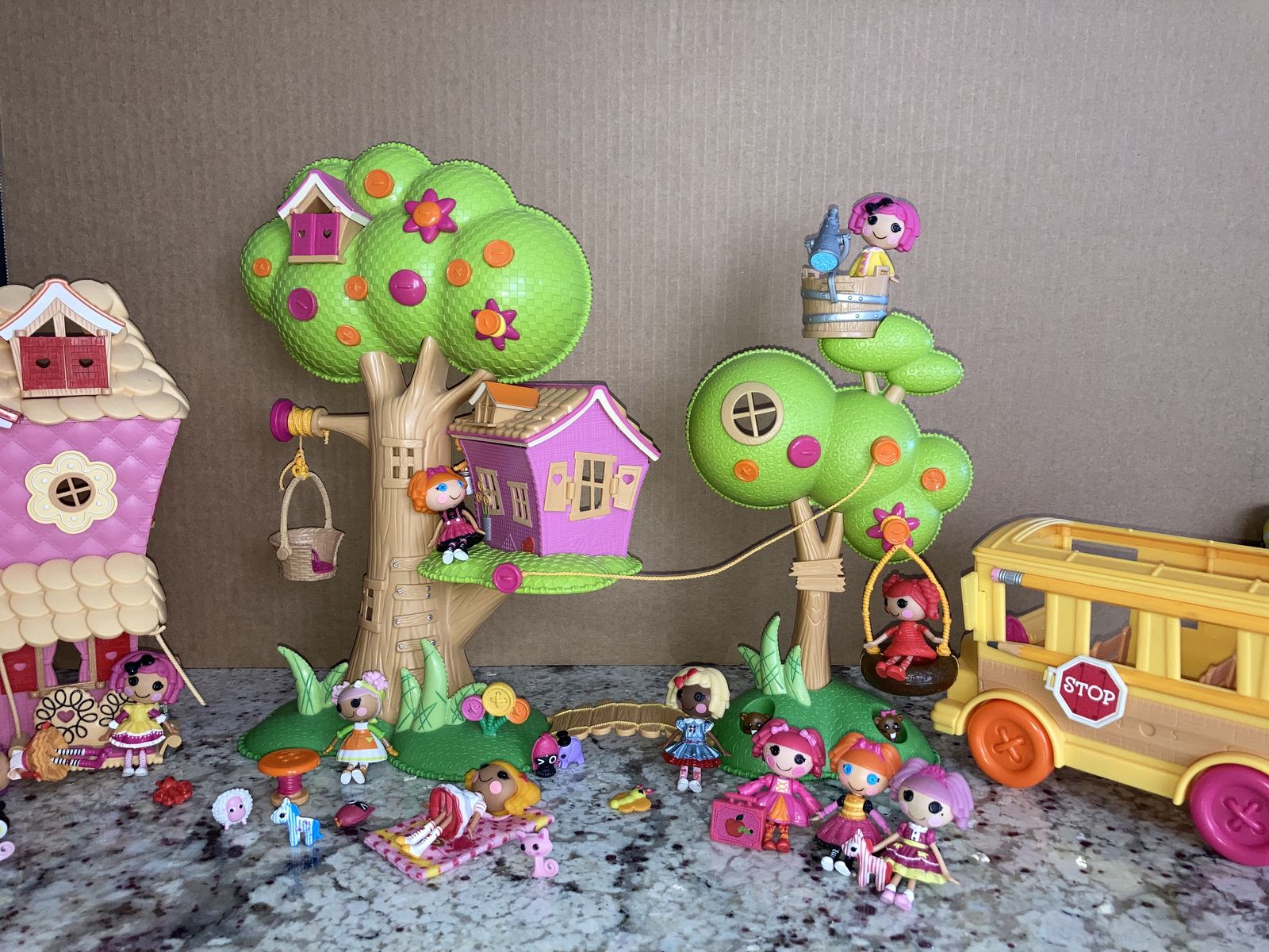 Lalaloopsy Playset and Doll Lot