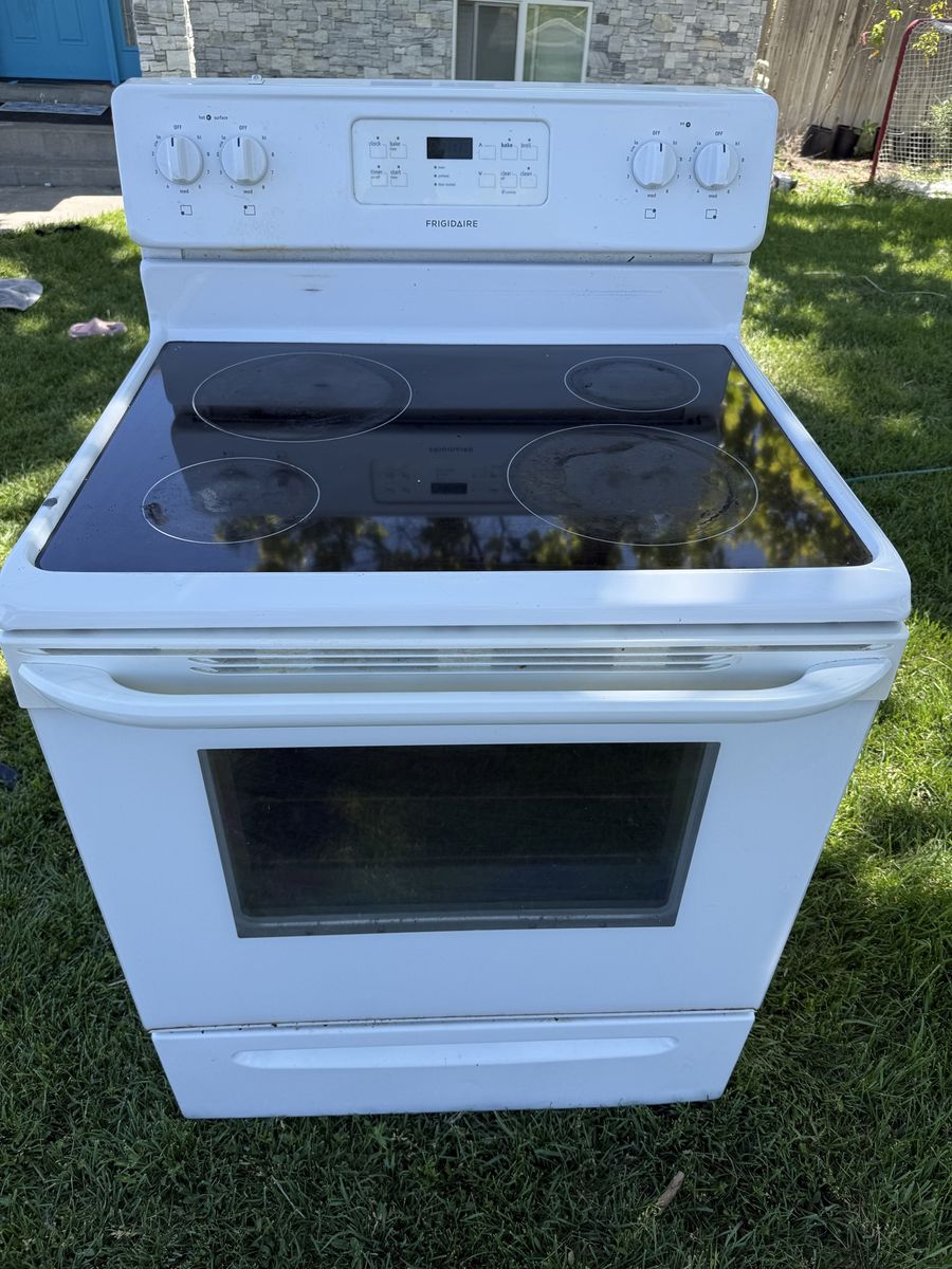 Frigidaire Electric Range White