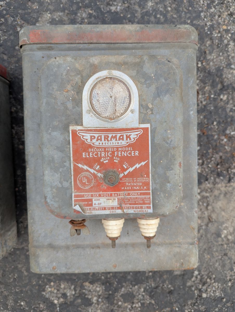 PARMAK DELUXE MODEL ELECTRIC FENCE CONTROLLER