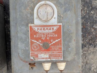 PARMAK DELUXE MODEL ELECTRIC FENCE CONTROLLER
