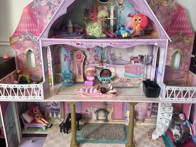 Doll/Barbie House