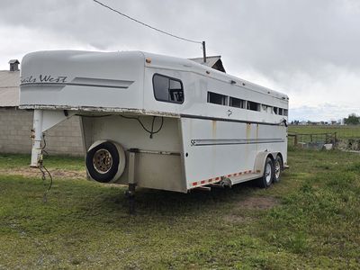 Horse Trailer 2002 Trails West