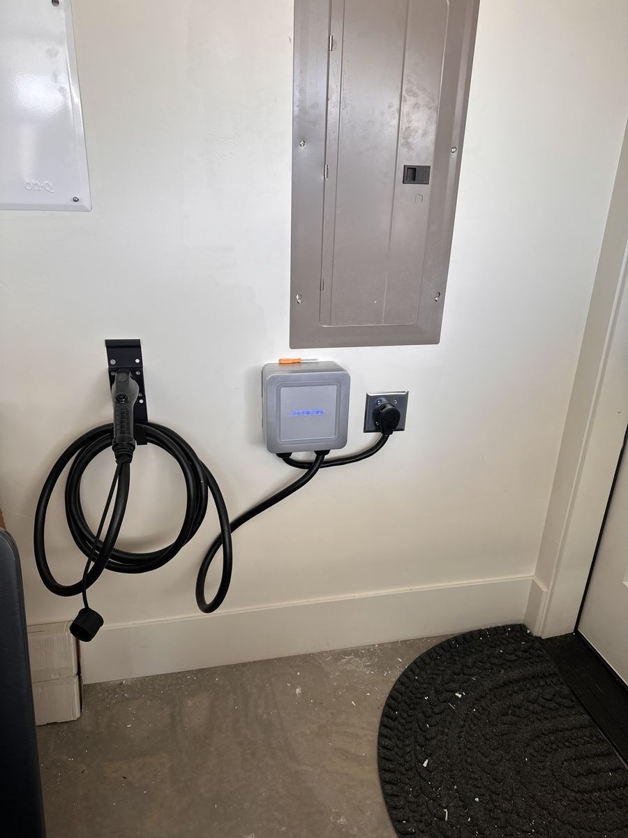BreezEV S48 Level 2 EV Charger - 48A/11.5kW Max, Adjustable Output, NEMA14-50 Plug