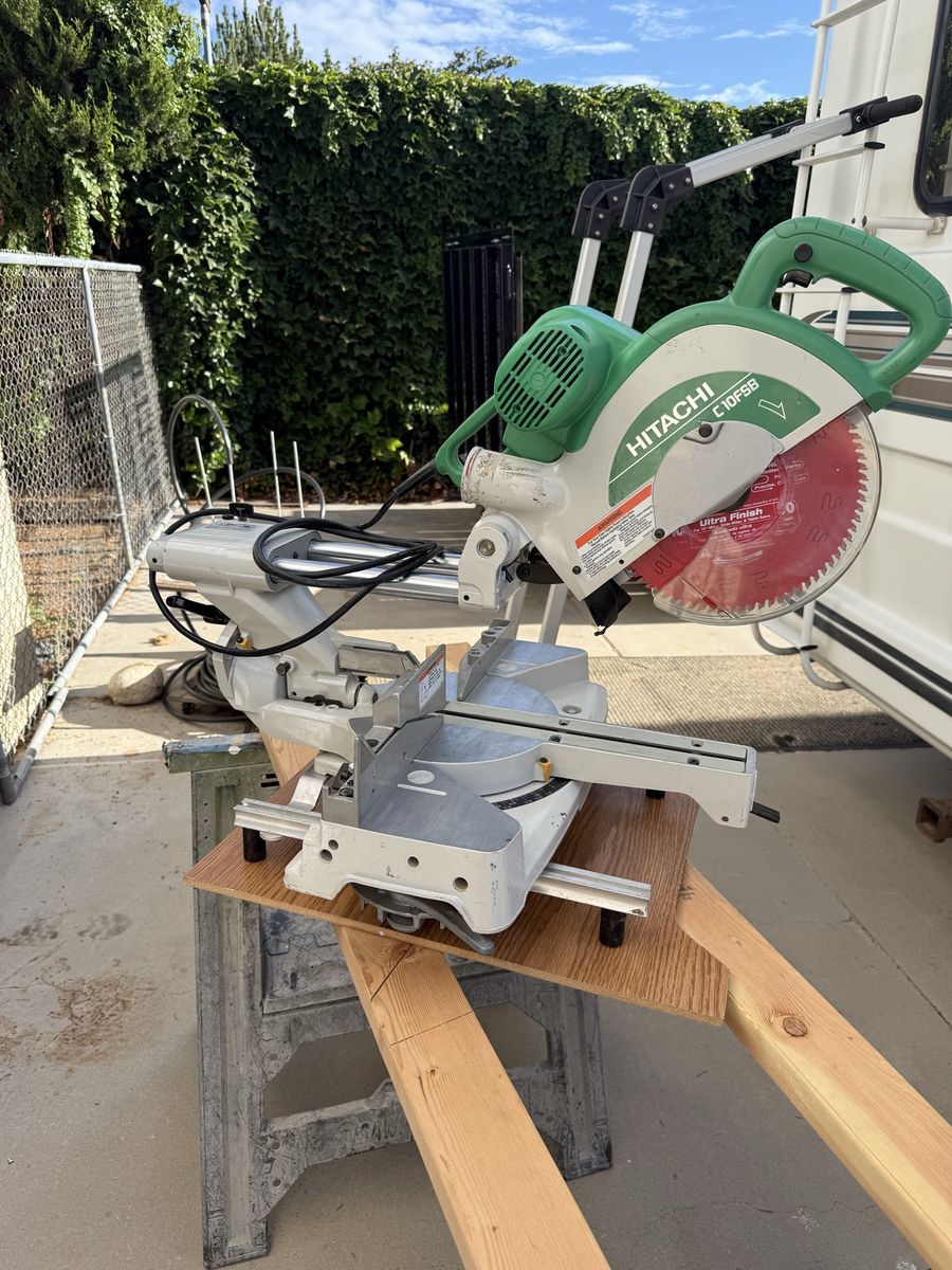 Hitachi C10FSB Duel Bevel Sliding 10” Miter Saw