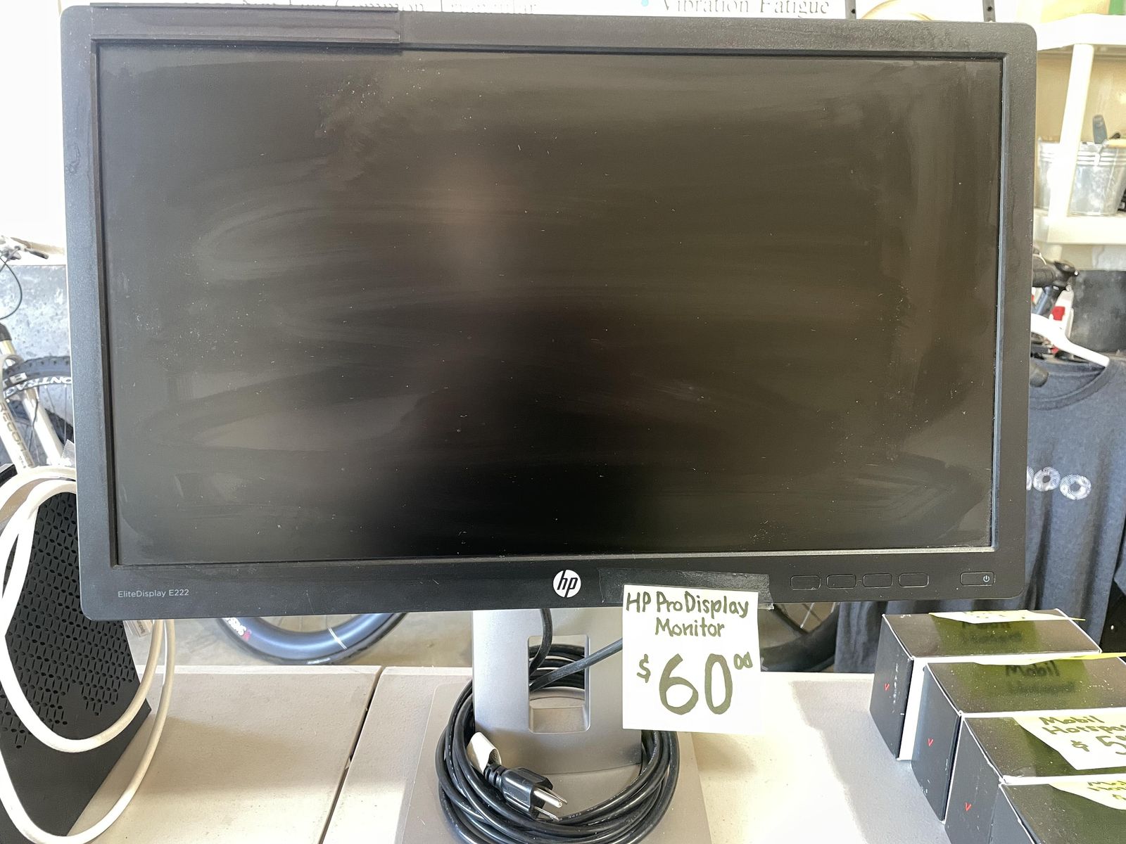 HP EliteDisplay E222 – 21.5" Full HD Monitor (HDMI/DP/VGA)