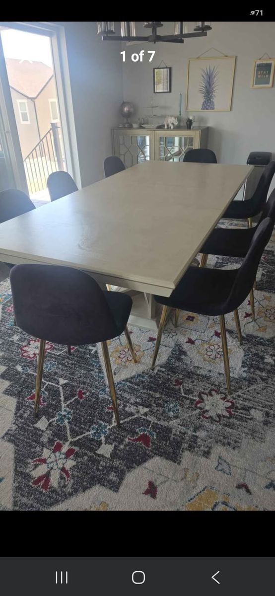 Modern and Blemish Free Dining Table