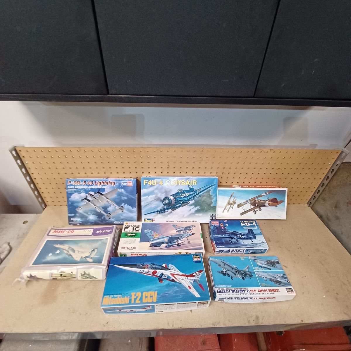 Plastic model airplanes 
