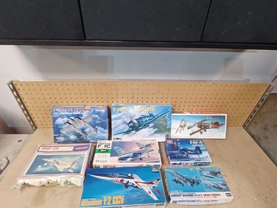 Plastic model airplanes