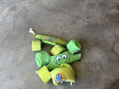 Puddle jumper floaty