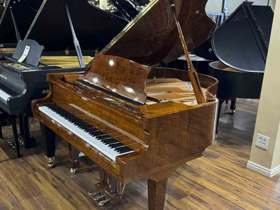 BEAUTIFUL NEW GRAND PIANO