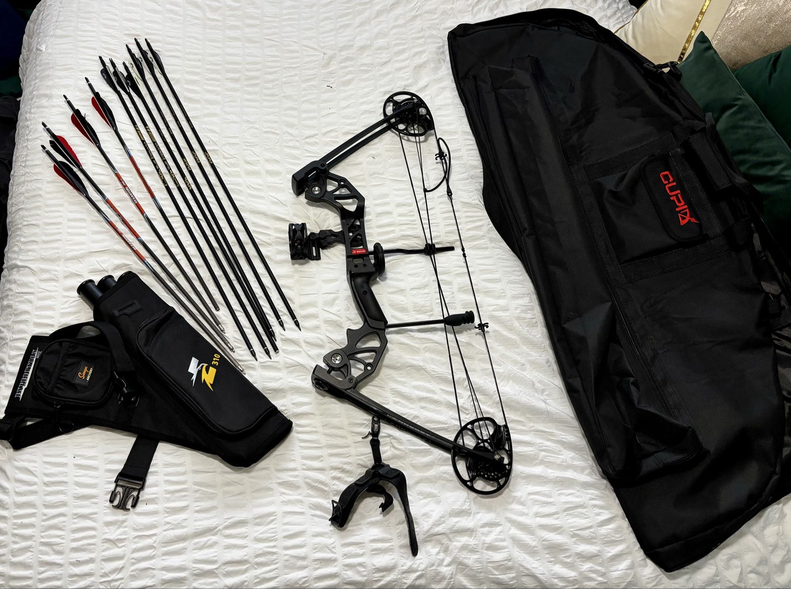 MUSEN Compound Bow Set with Arrows, Quiver, and Carrying Case