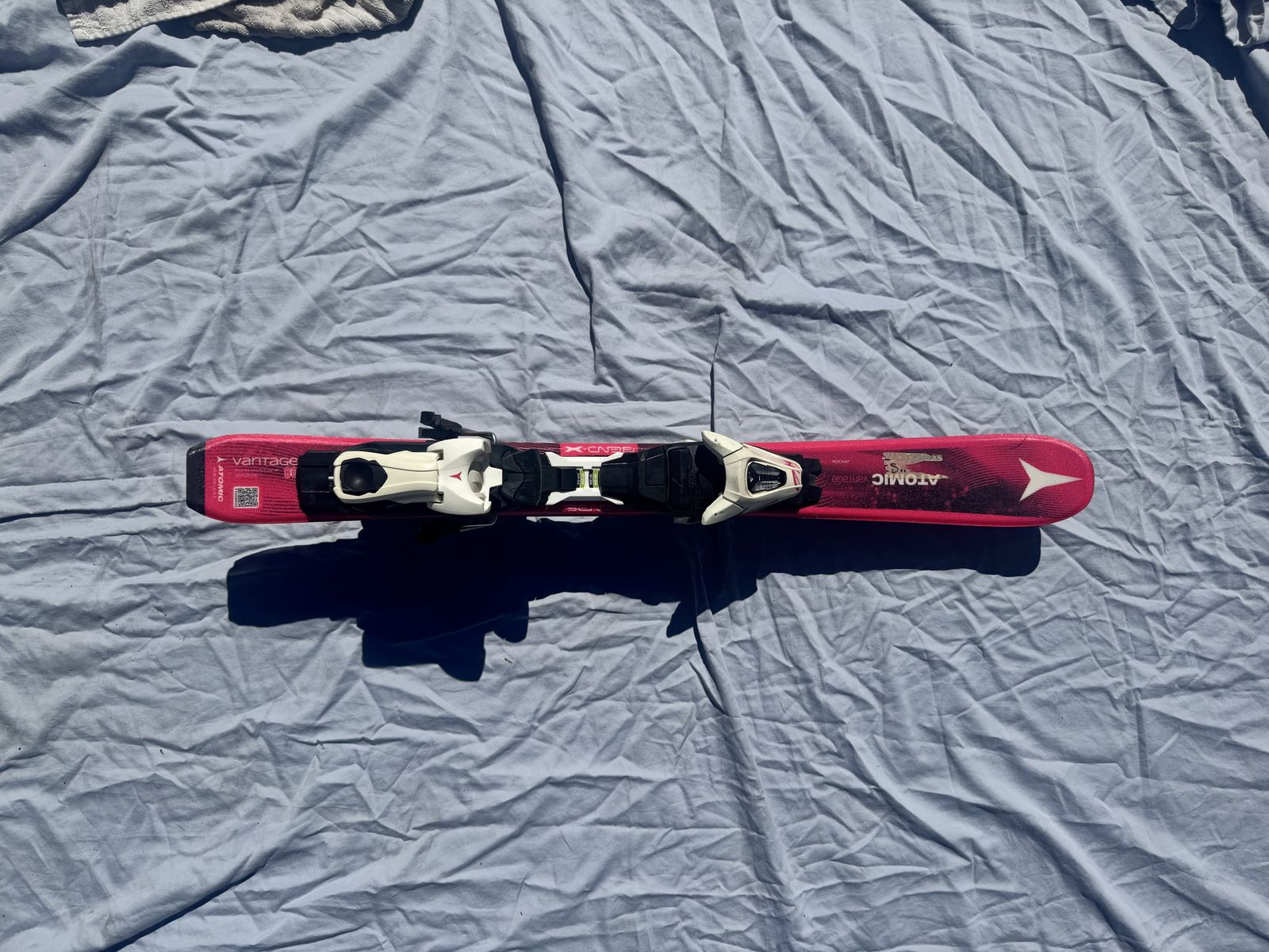 Atomic Vantage Girl 70-90 Skis with Atomic L 7 Bindings - Pink/White