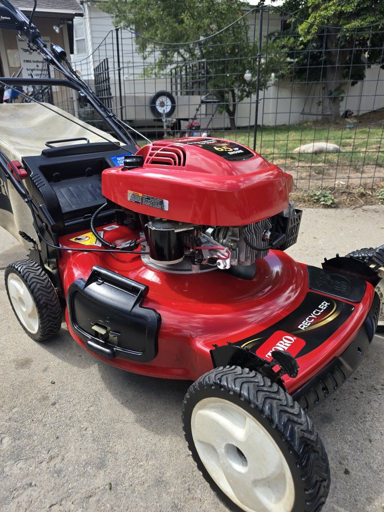 Toro Personal pace lawnmower w electric start!
