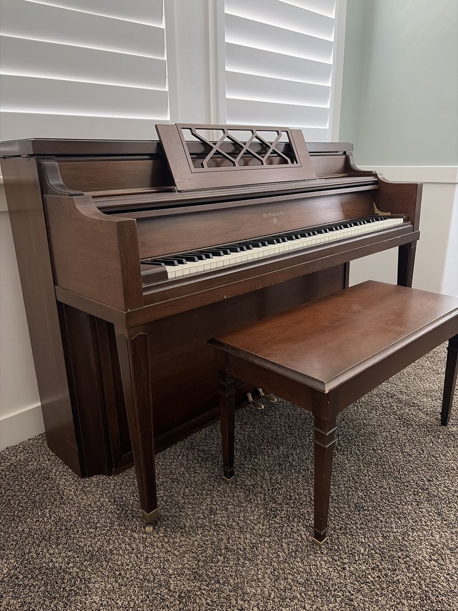 Beautiful Upright Piano by William Knabe & Co