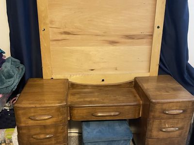 Vintage Solid Wood Vanity, 7 Dovetail Drawers & Mirror Attachment