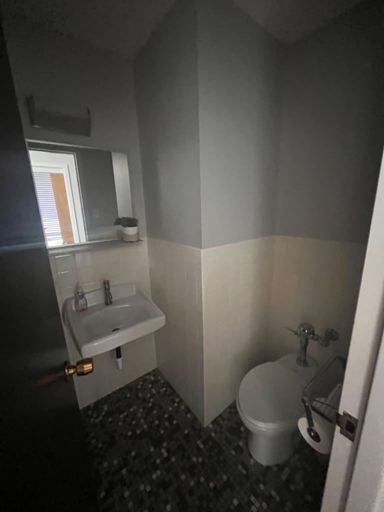 Main image 8