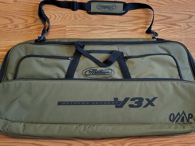 Mathews V3X Soft Bow Case + Large Mathews Archery Banner Sign - Like New