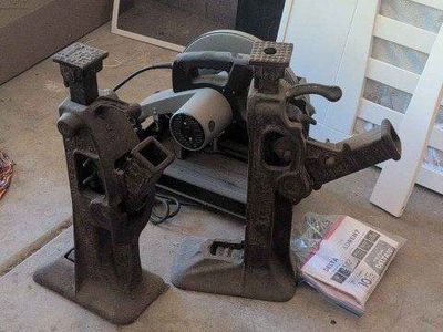 This is a vintage Templeton, Kenly & Co. Simplex Model 217 railroad jack.It