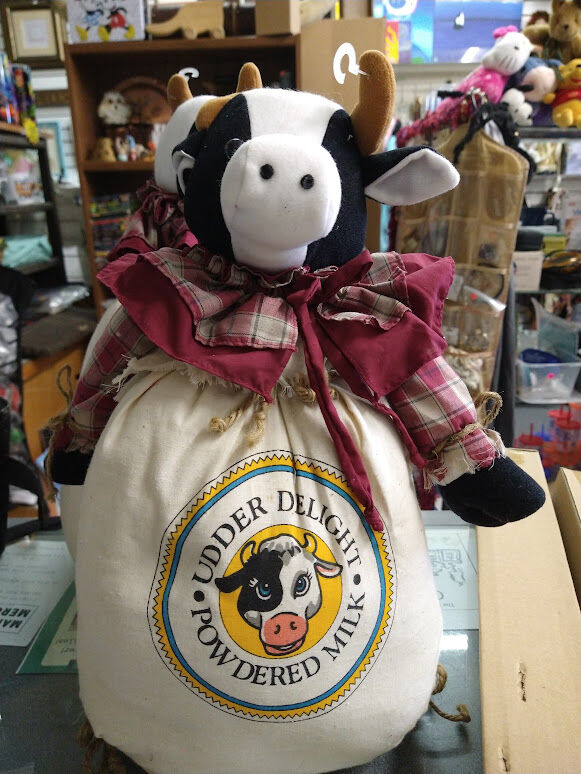 VINTAGE CRACKER BARREL PLUSH COW SET