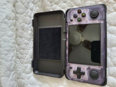 Anbernic RG35xxh with case and game card