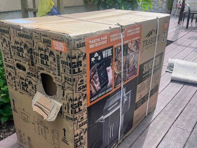 Traeger Silverton 620, New in Box