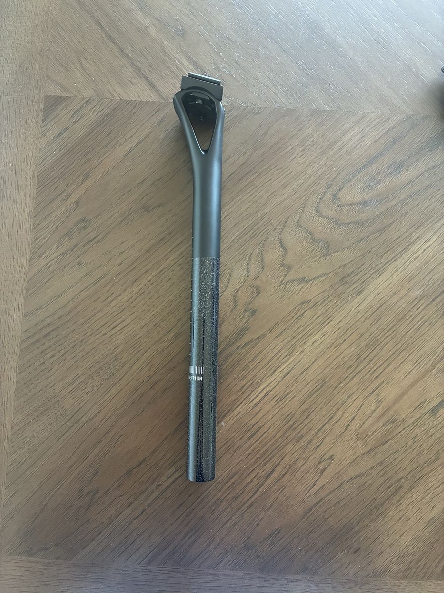Carbon Seatpost, 27.2 mm