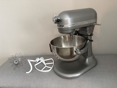 KitchenAid 5 quart bowl-lift stand mixer