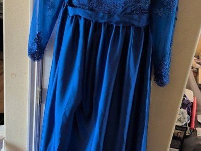 Stunning Royal Blue Long Sleeve Lace Formal Evening Gown Size 11-12.