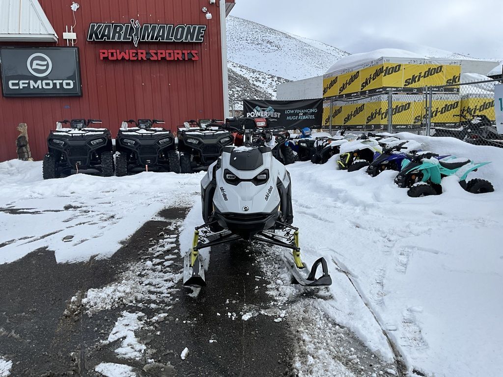 2025 Ski-Doo Summit® Adrenaline® with Edge Package 850 E-TEC 154 SS H_Alt Powder 3.0_Gre
