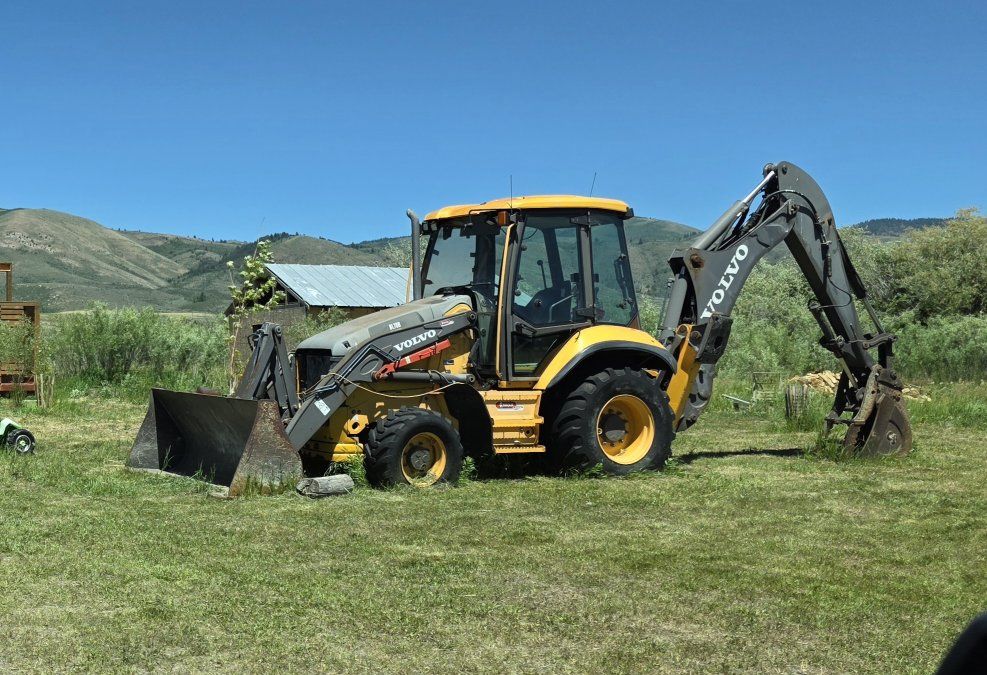 Volvo BL70B Backhoe Loader - Yellow Heavy Equipment Farm Industrial