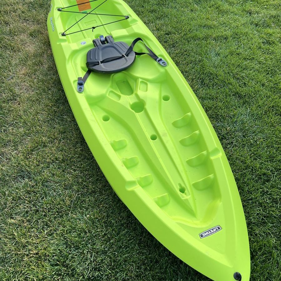 Set of 2 Lifetime 8ft Kayaks (Pacer Sit-in & Daylight Sit-on-Top) with Paddles
