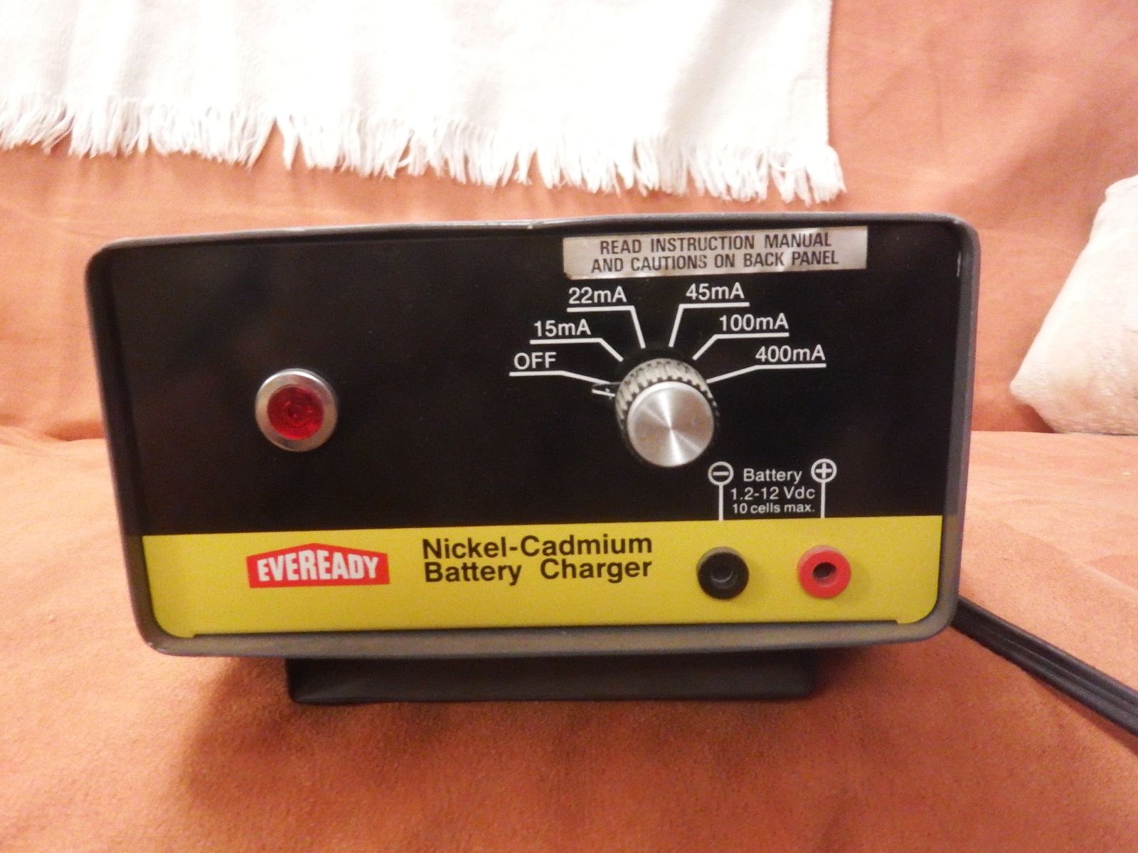 EverReady ACC100 Nickel-Cadmium Battery Charger Power Supply
