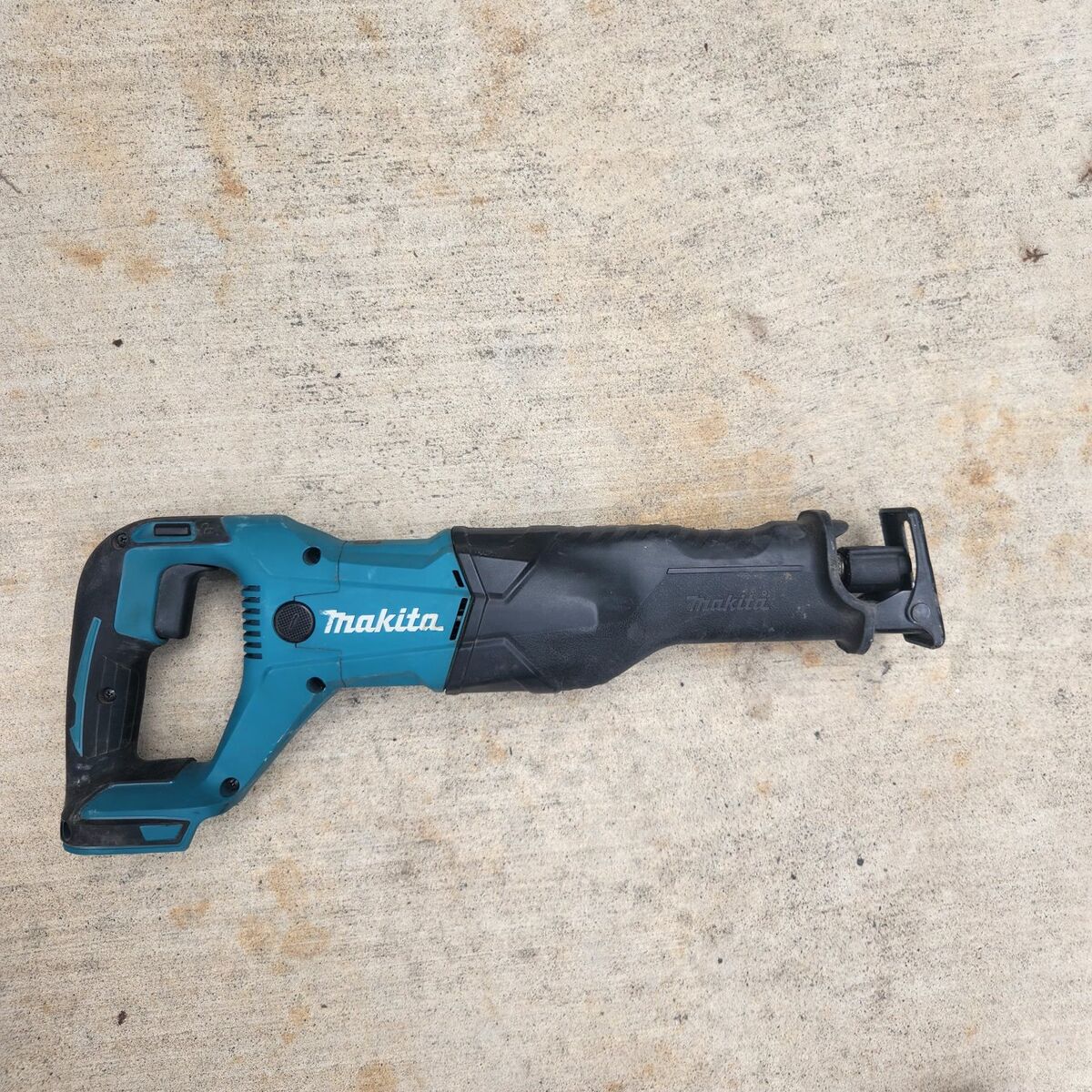 Makita XRJ04 Cordless Compact Reciprocating Saw 18