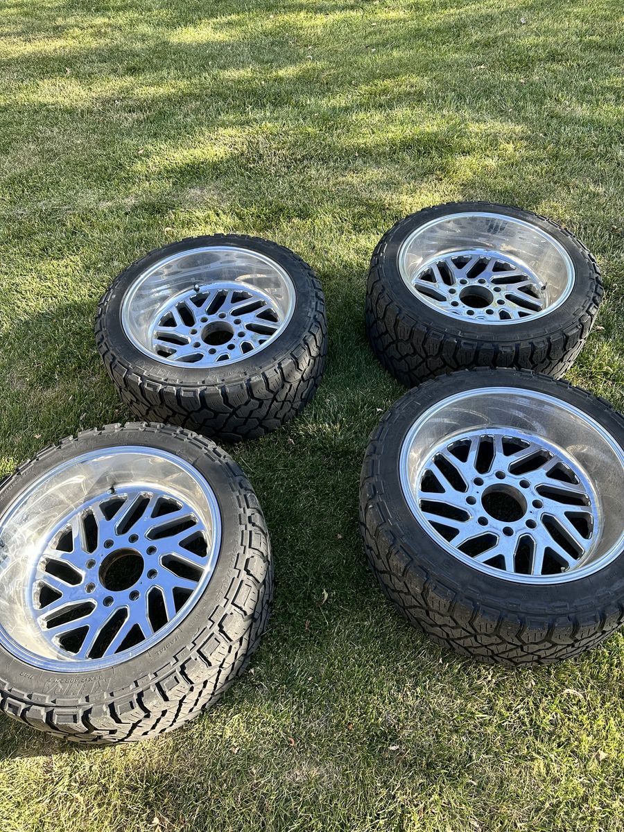 Fuel Triton 22x12 8x180
