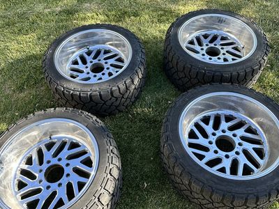 Fuel Triton 22x12 8x180