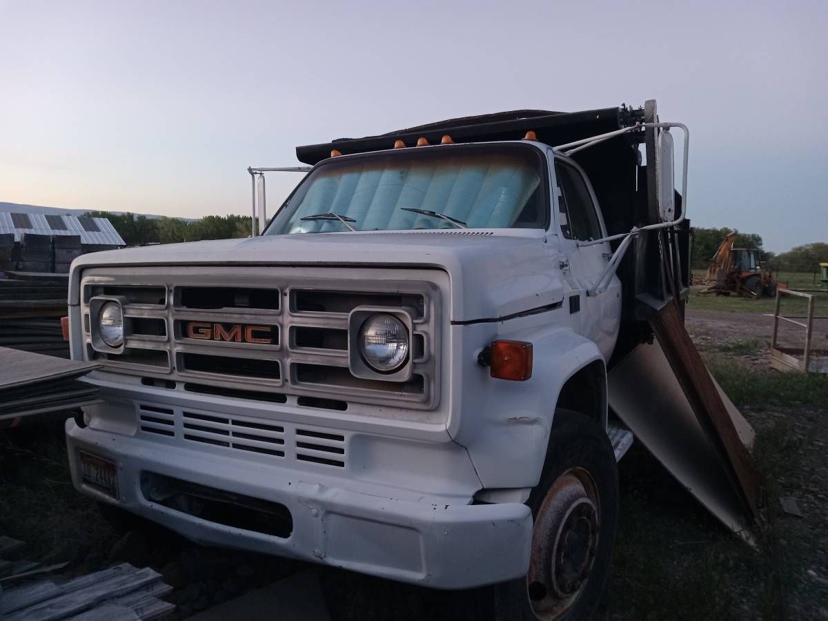 Chevy Dump Truck 1980 - $9,500